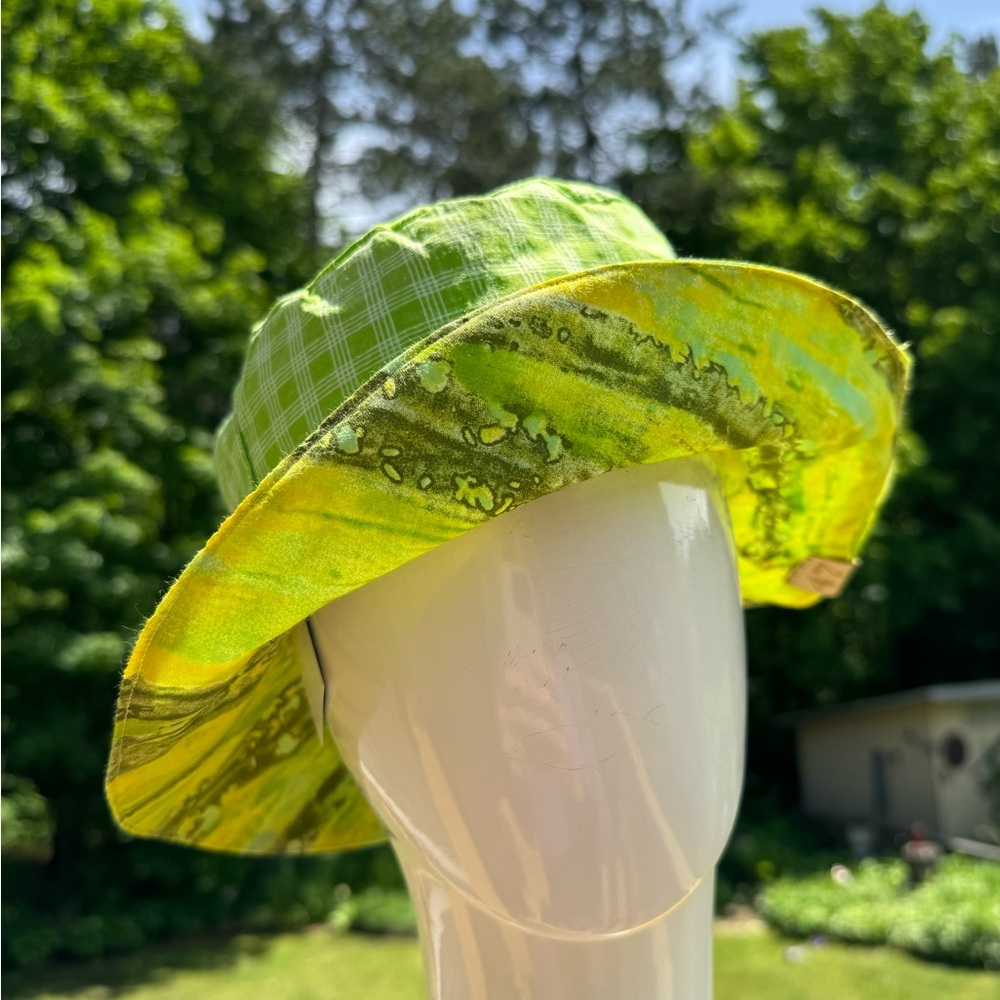 Handcrafted bucket hat - Picture 2 of 6